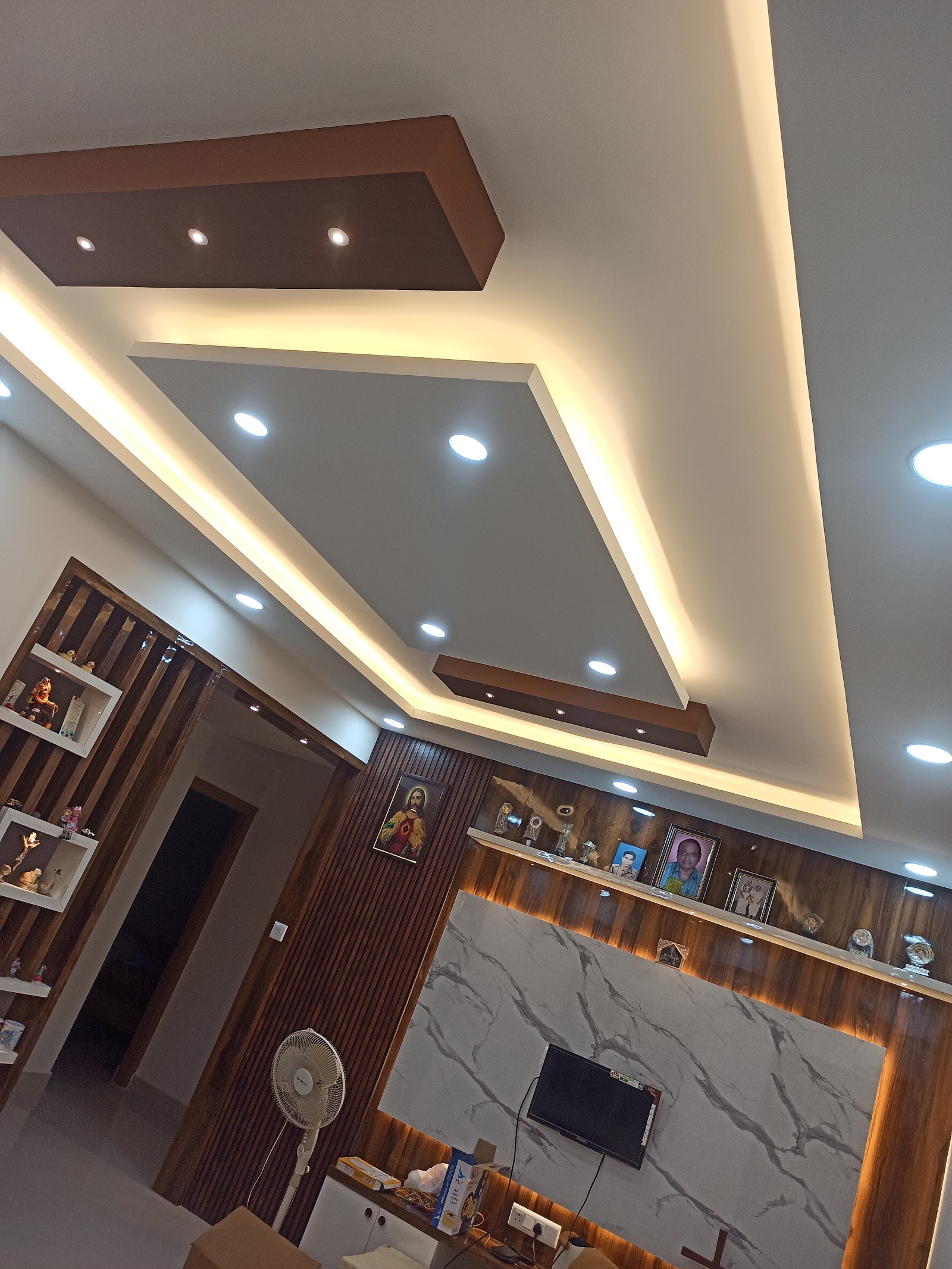 INTERIOR DOT interior