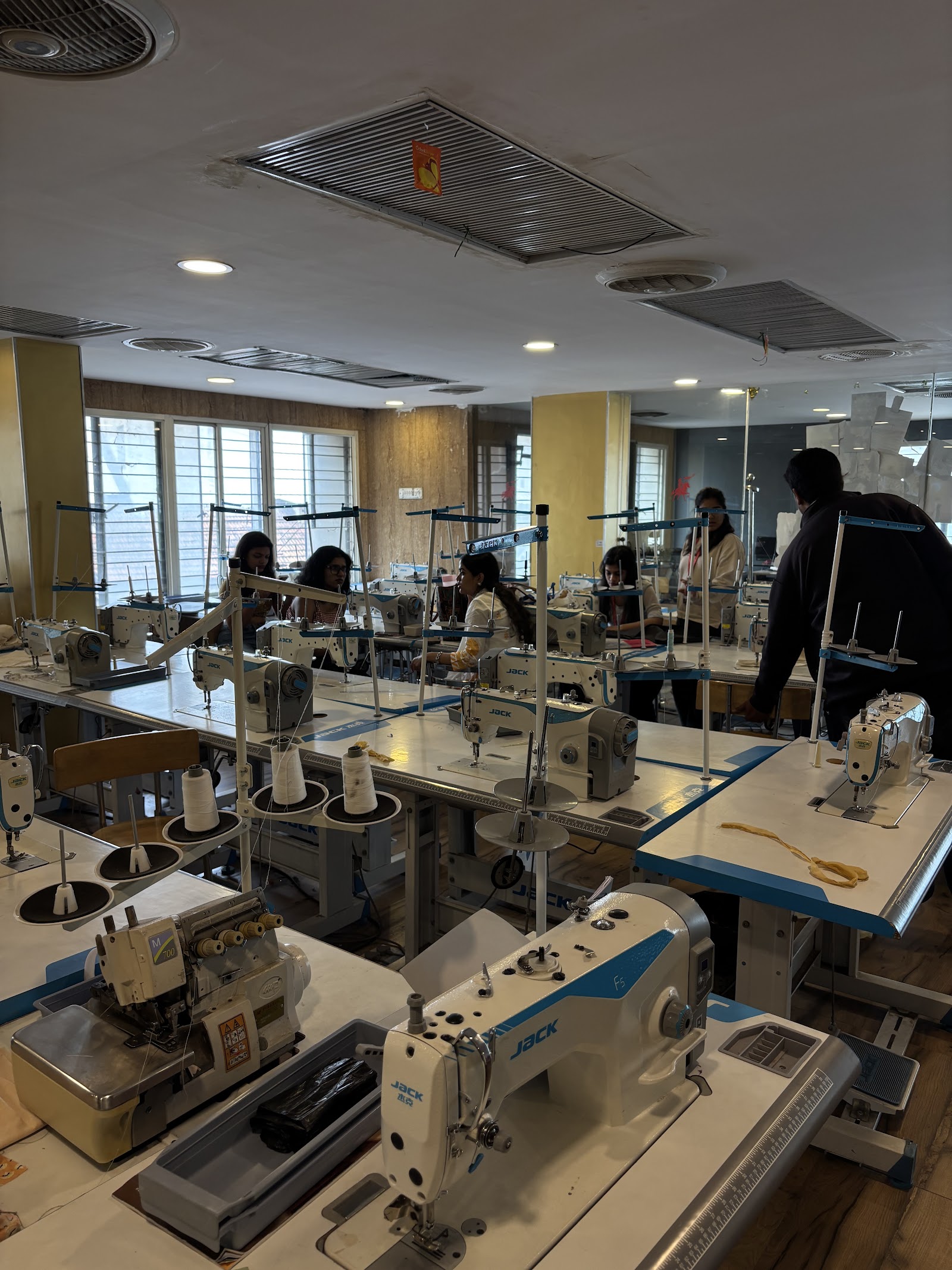 IDeA World College - Thomas Tower: Interior, Fashion and Graphic Design School