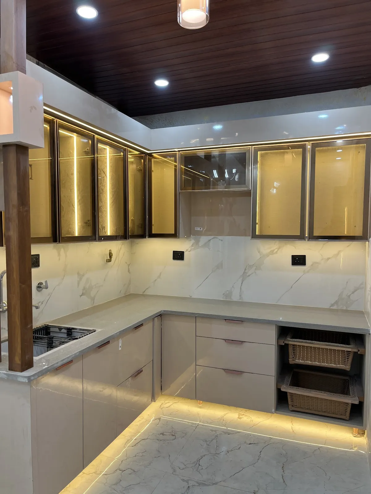 Zohan Interior - Carpenter Noida, modular kitchen. cupboard. tv cabinet. icd cabinet. wardrobe. carpenter in noida
