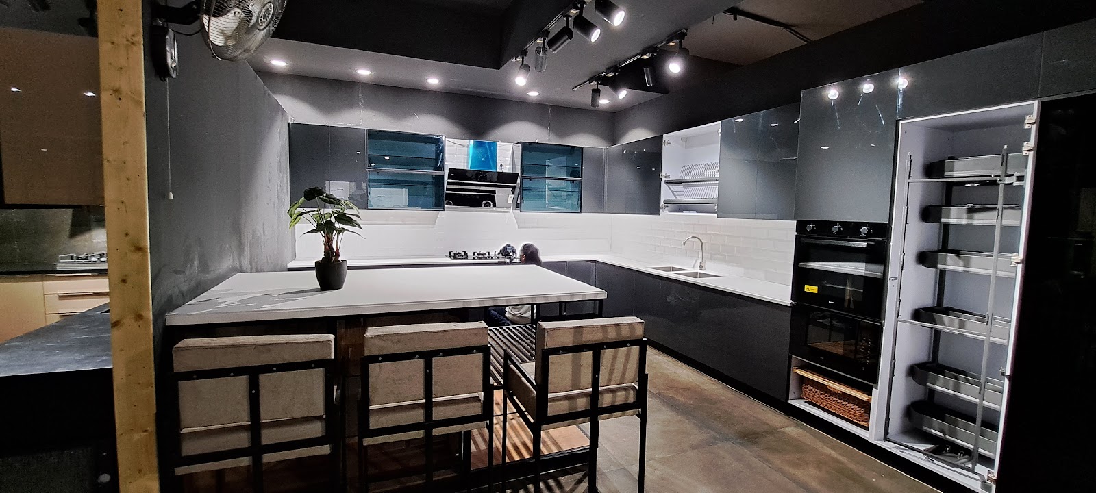 RADON Exclusive Outlet project