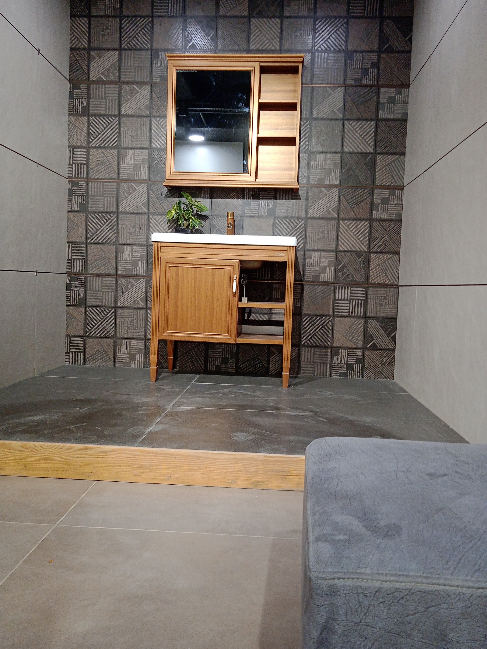 RADON Exclusive Outlet project