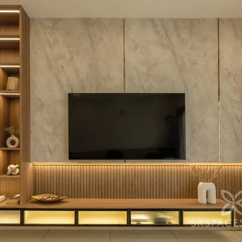 Living room TV unit with book-matched marble cladding, a fluted wood base cabinet with backlit reeded-glass drawers, and an